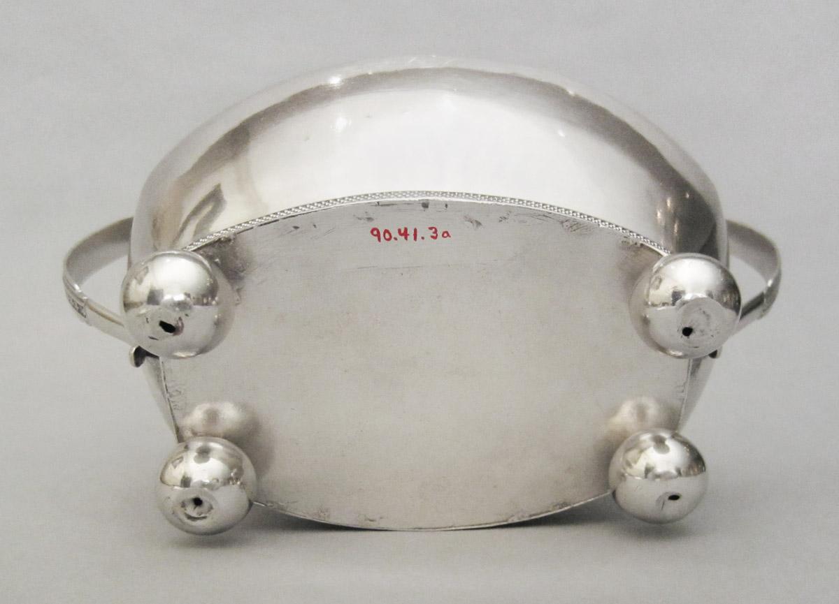 1990.0041.003 A Sugar bowl, underside
