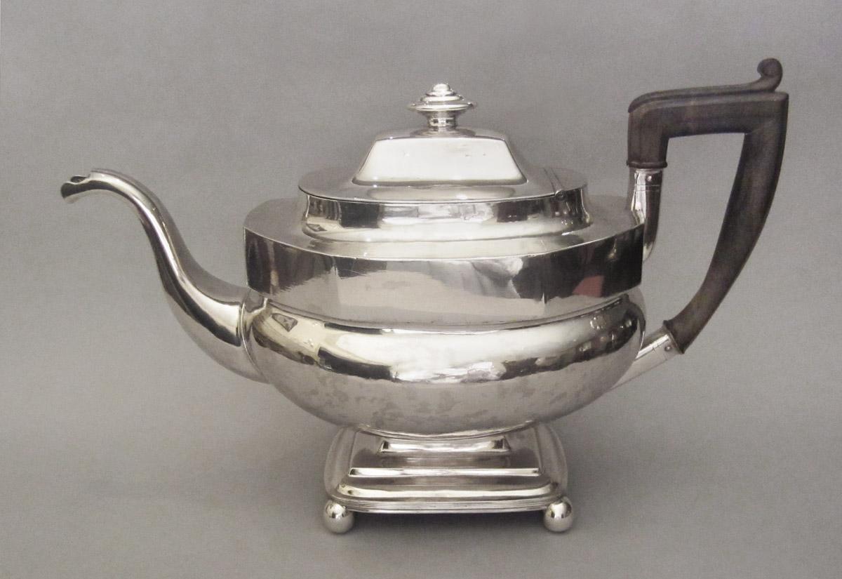 1990.0042.001 Teapot, side 2