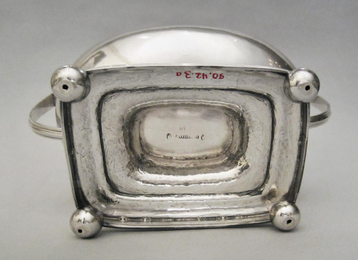 1990.0042.003 A Sugar bowl, underside