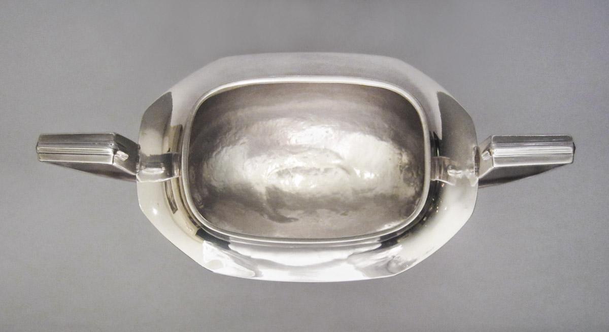 1990.0042.003 A Sugar bowl, interior
