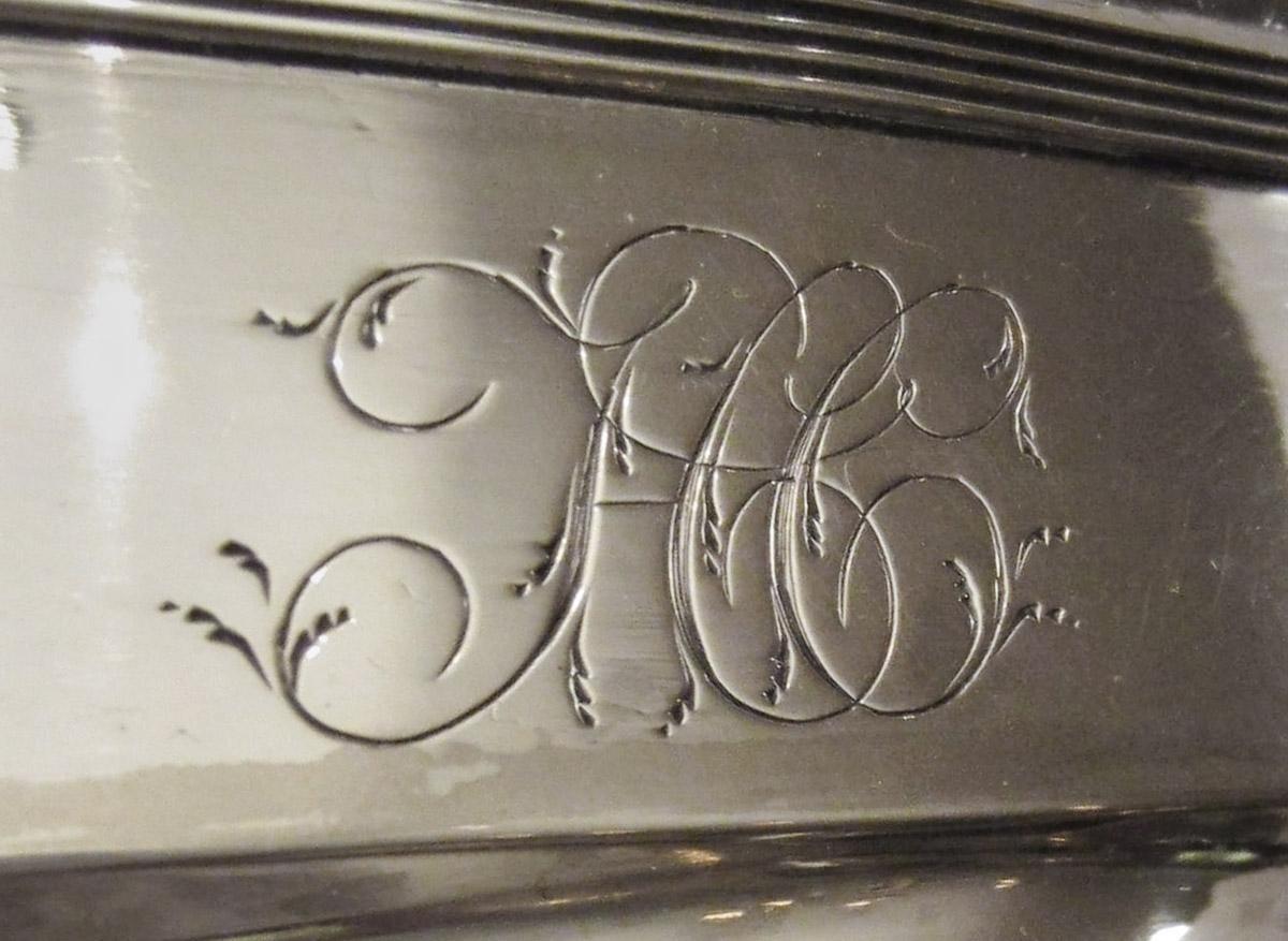 1990.0042.004 Slop bowl, engraving