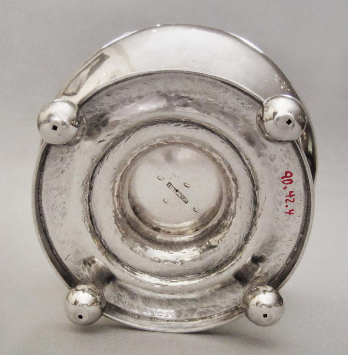 1990.0042.004 Slop bowl, underside