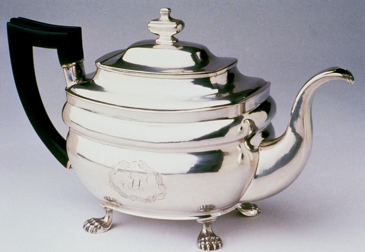 1990.0043.001 Teapot, view 1