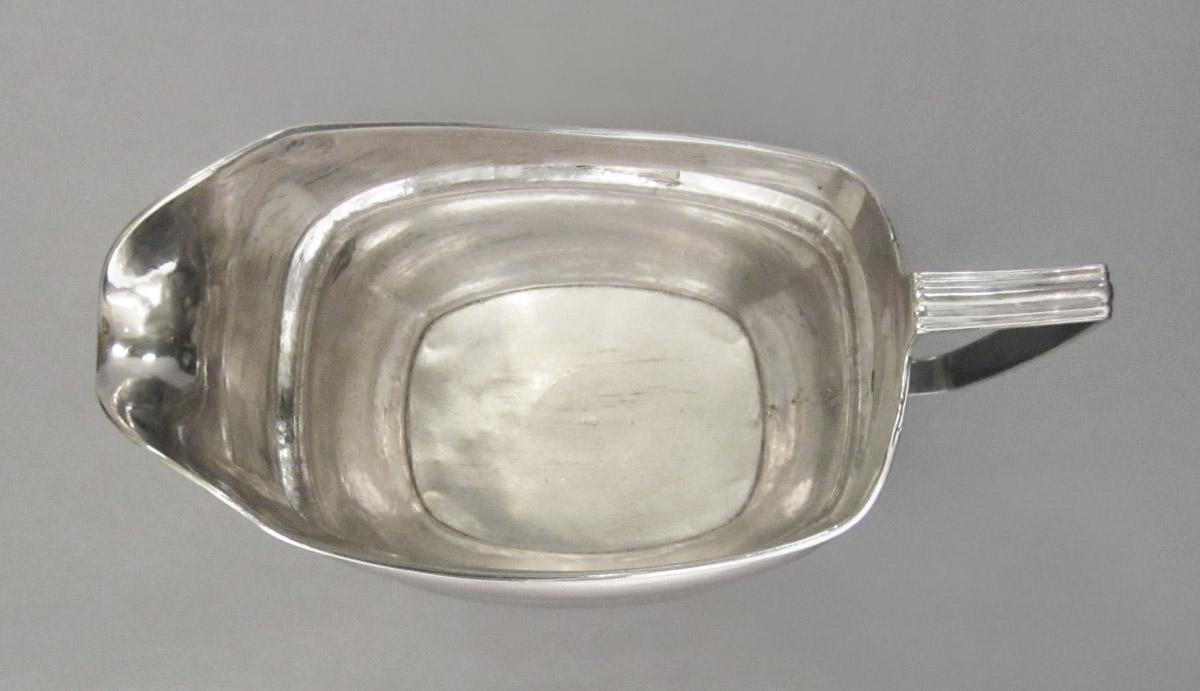 1990.0043.002 Cream pot, interior