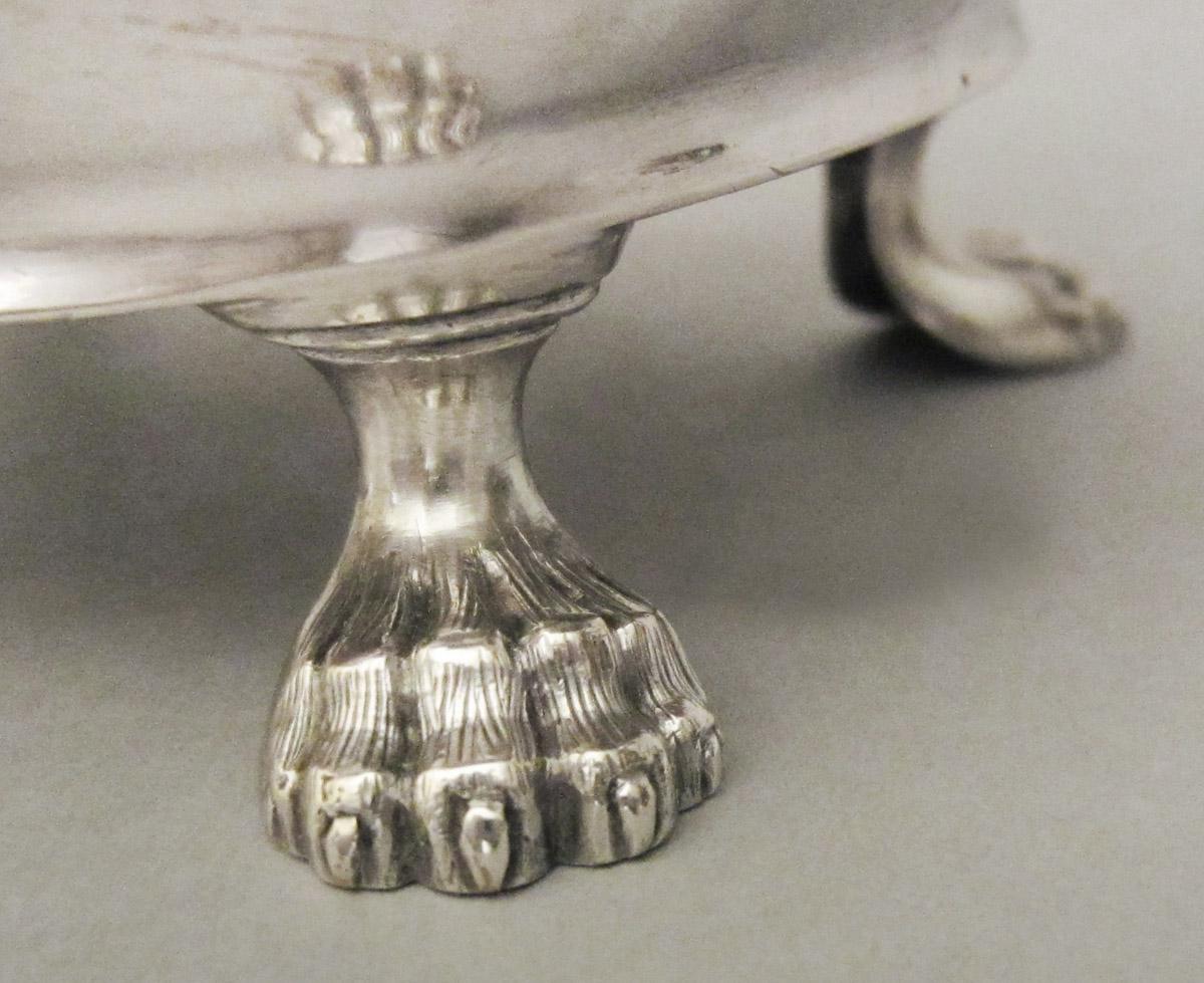 1990.0043.002 Cream pot, detail
