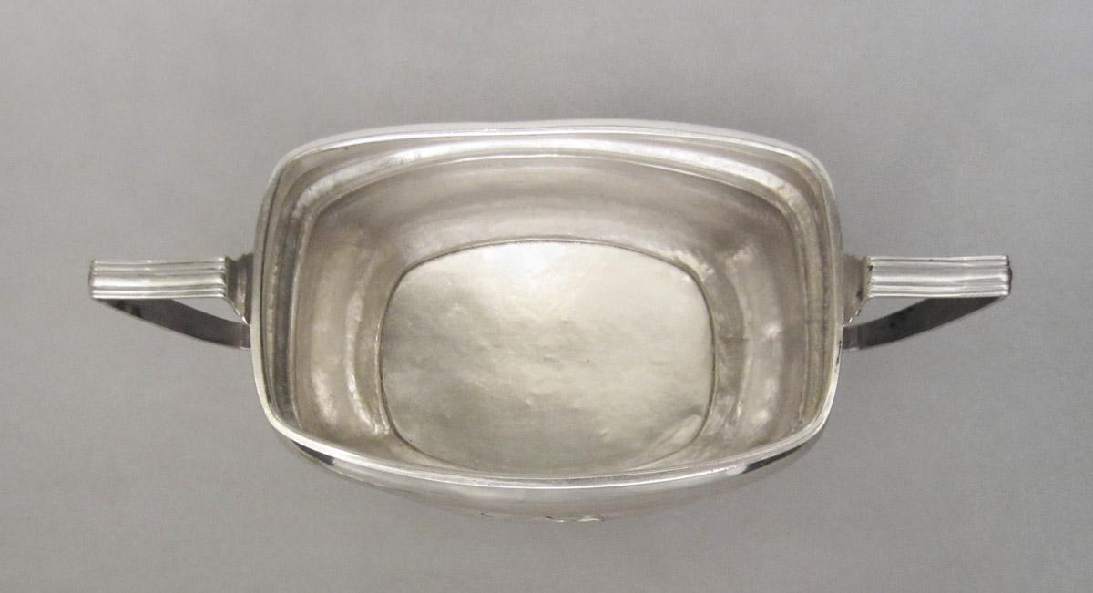 1990.0043.003 A Sugar bowl, interior