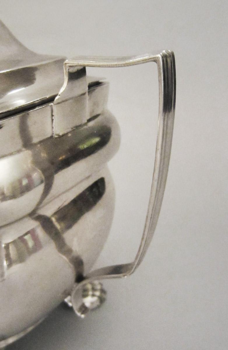1990.0043.003 A Sugar bowl, handle