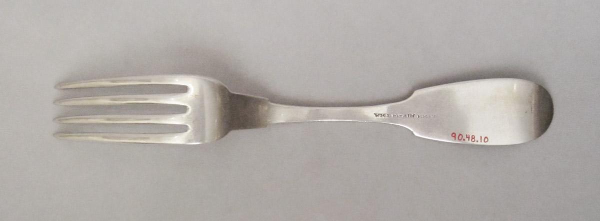 1990.0048.010 Fork, underside