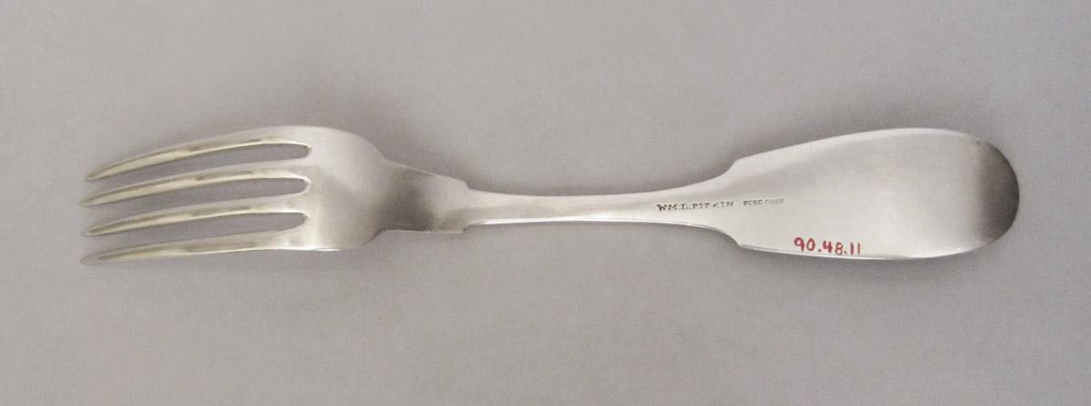1990.0048.011 Fork, underside
