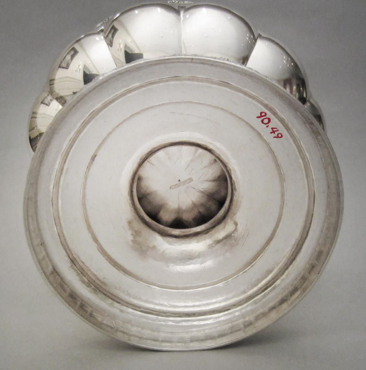 1990.0049 Slop bowl, underside