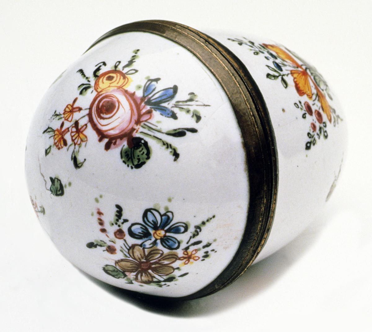 1990.0054 A, B Thimble Holder