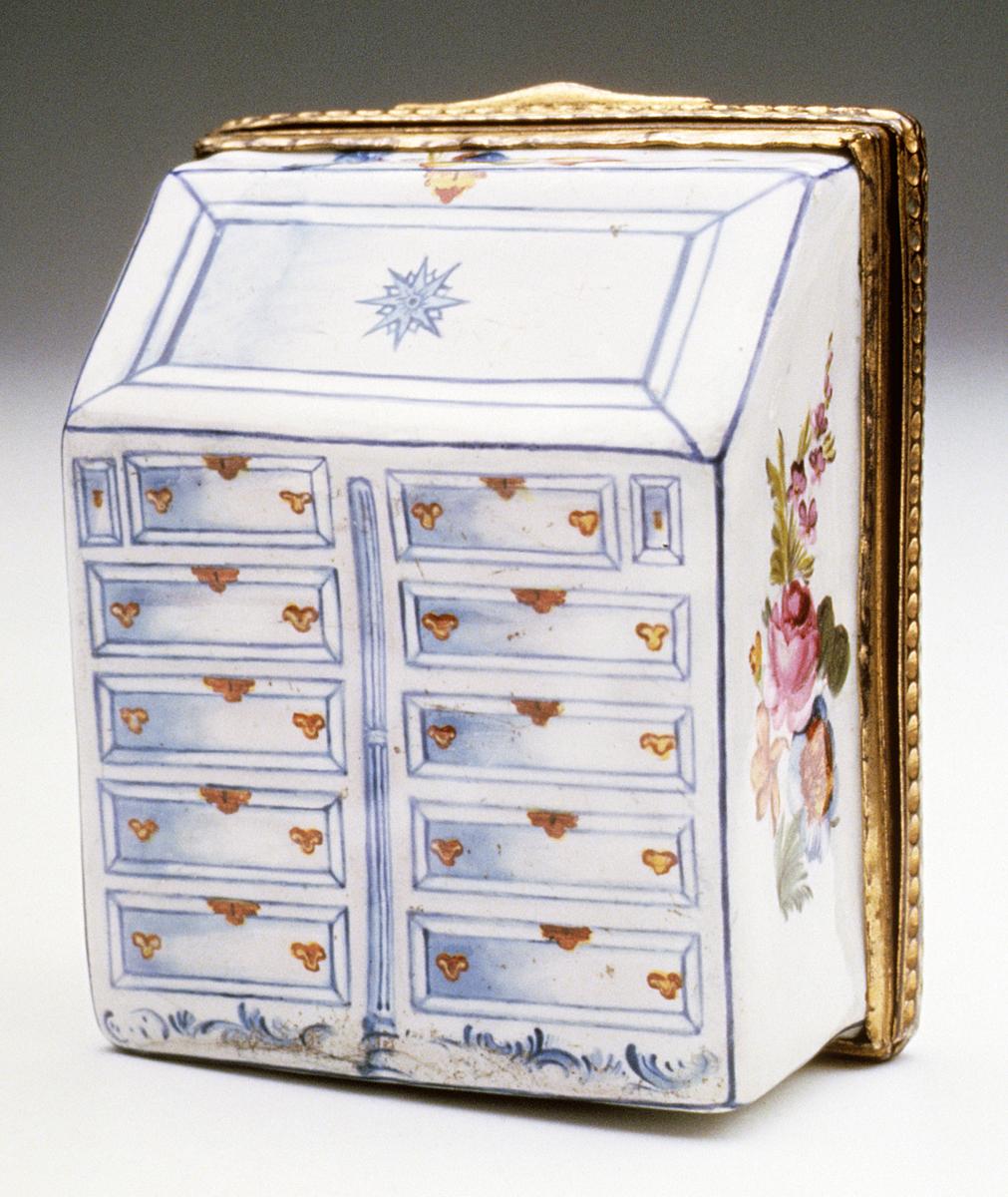 1990.0057 Tobacco Box