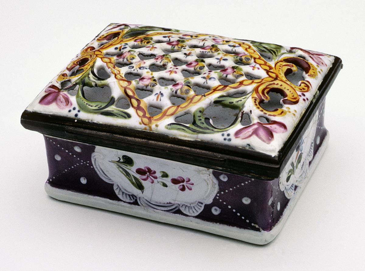 1990.0058 Snuff Box