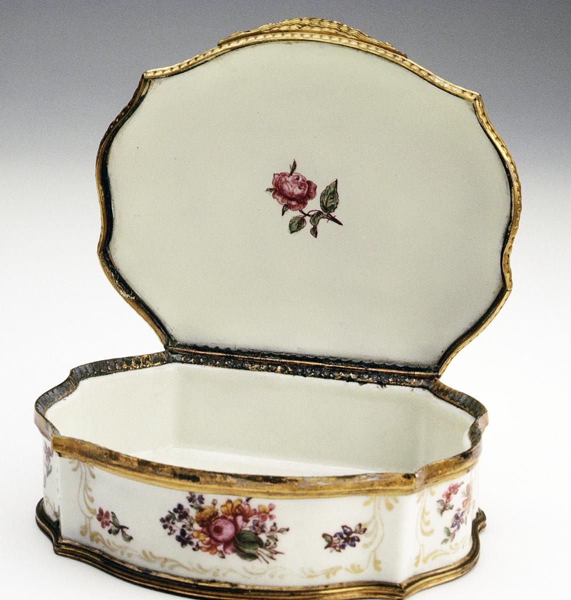 1990.0059 Tobacco Box, View 3