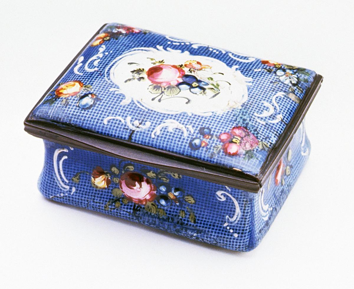 1990.0065Snuff Box