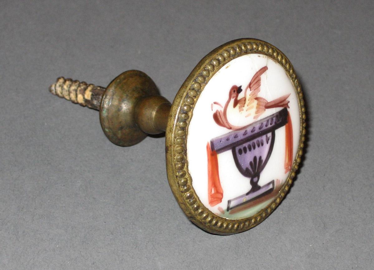 1990.0067.001 Cloak pin