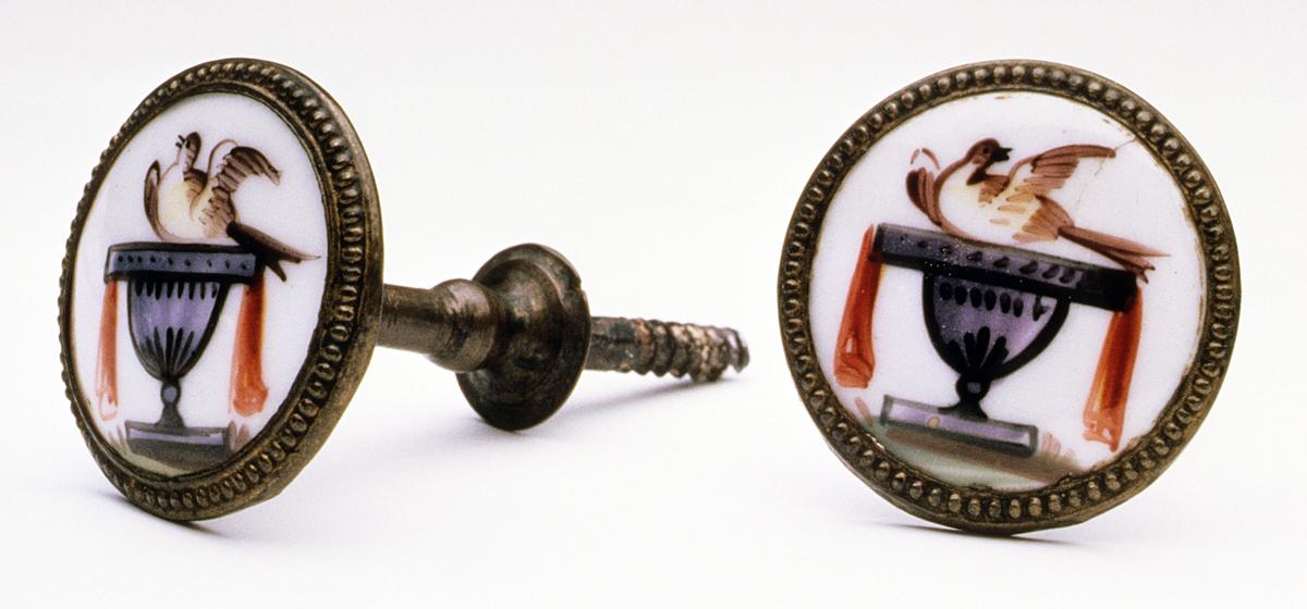 1990.0067.001,.002 Cloak Pins