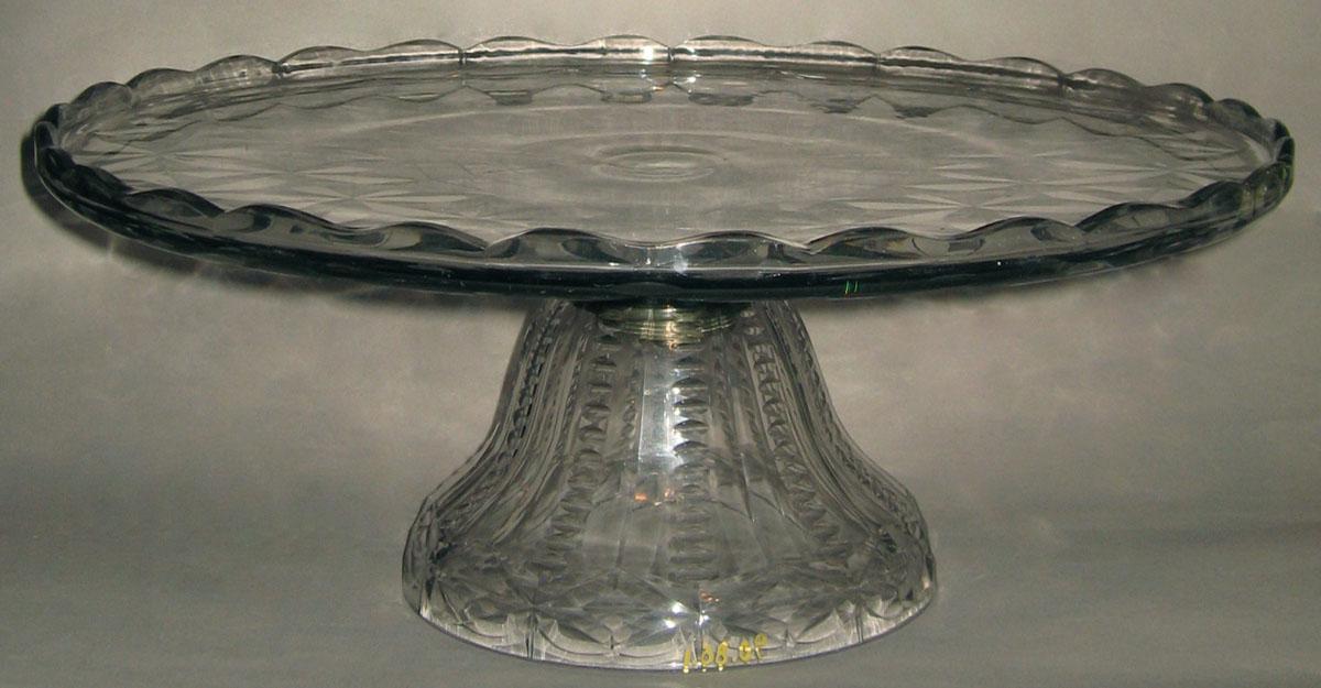1990.0086.001 Lead glass salver (profile)