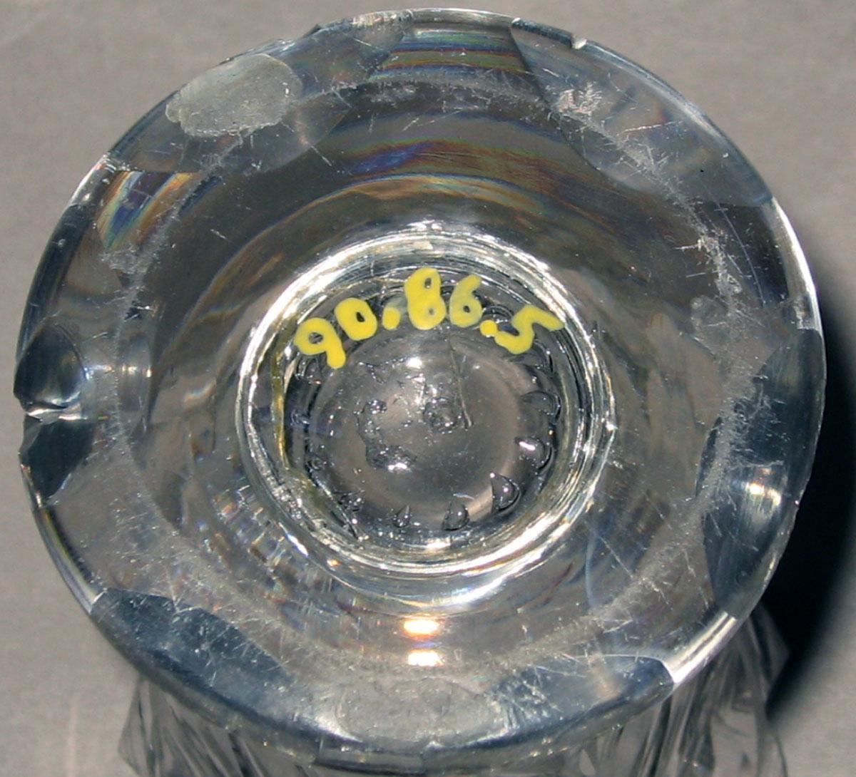 1990.0086.005 Glass jelly glass (underside)
