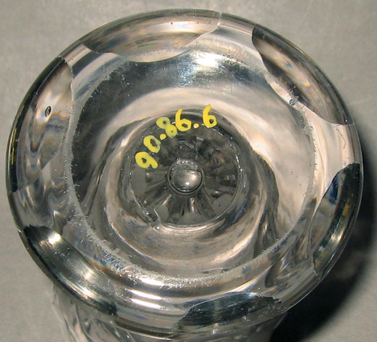 1990.0086.006 Colorless glass jelly glass (underside)