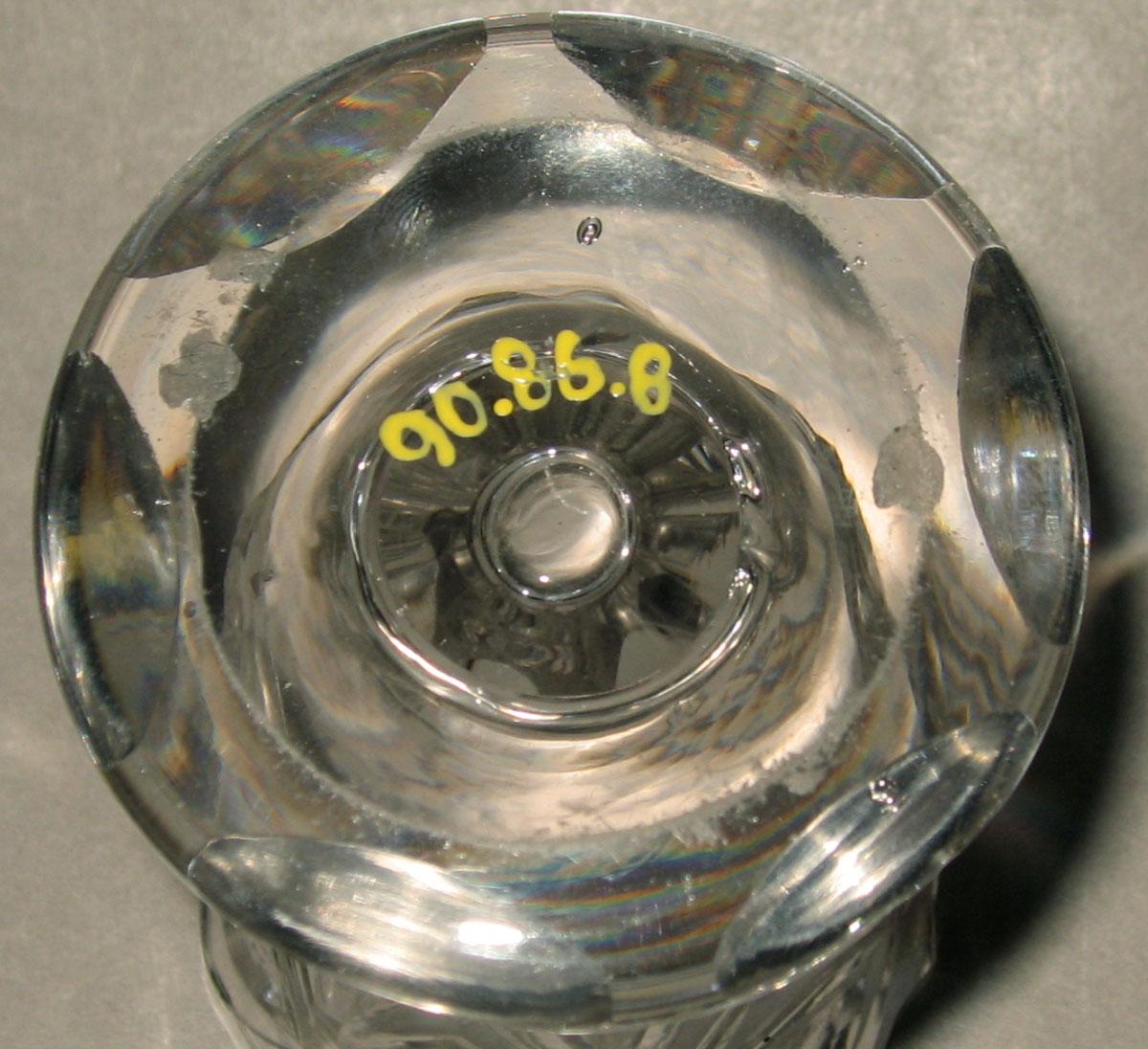 1990.0086.008 Colorless glass jelly glass (underside)