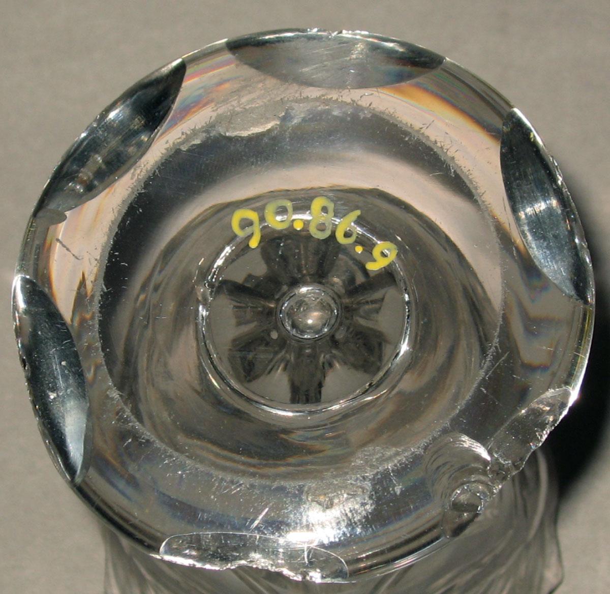 1990.0086.009 Glass jelly glass (underside)