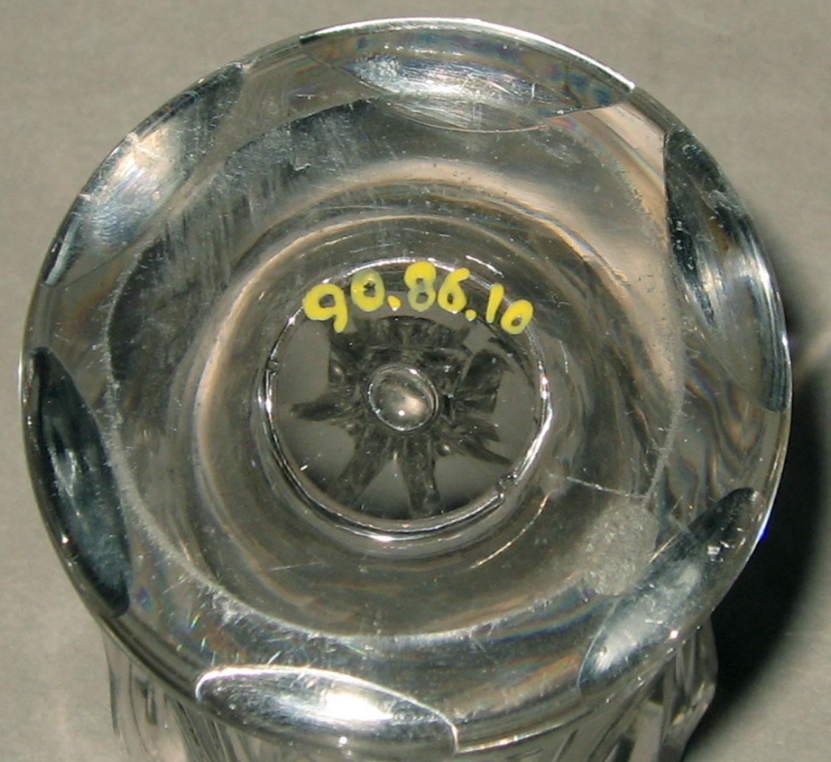 1990.0086.010 Lead glass jelly glass (underside)