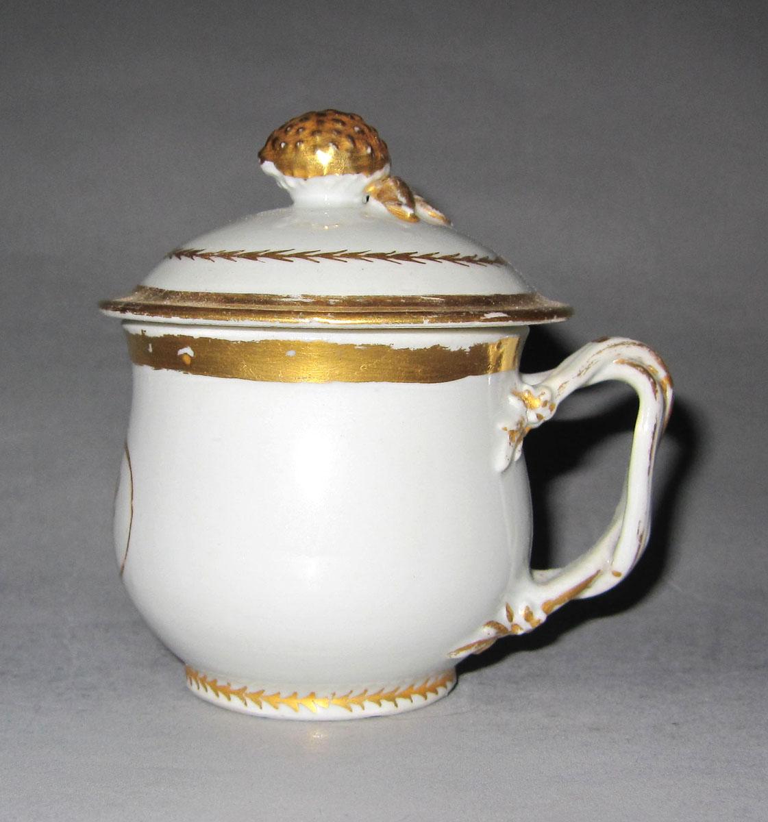1990.0087.001 A,B Porcelain pot de creme