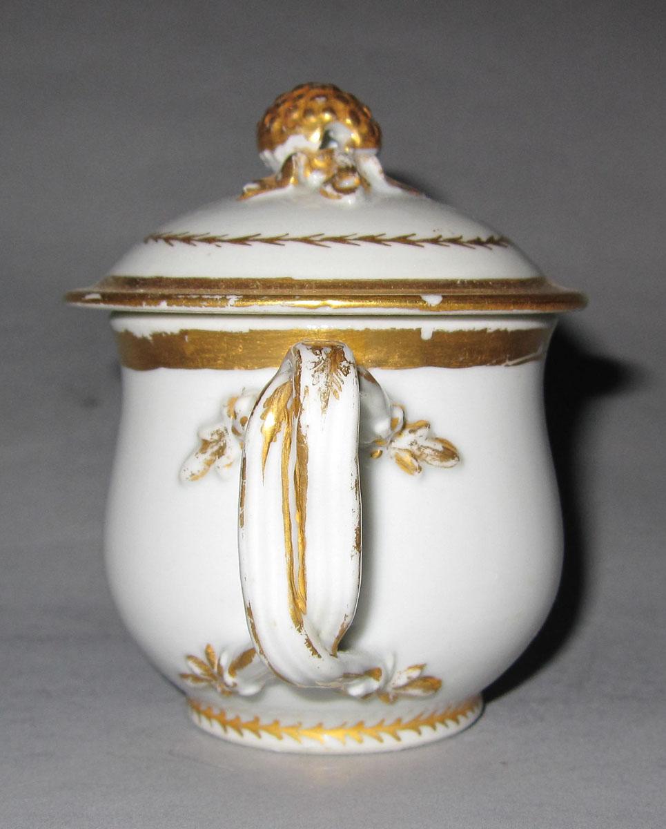 1990.0087.001 A,B Porcelain pot de creme handle