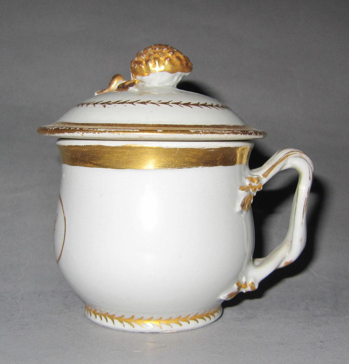 1990.0087.002 A,B Porcelain pot de creme