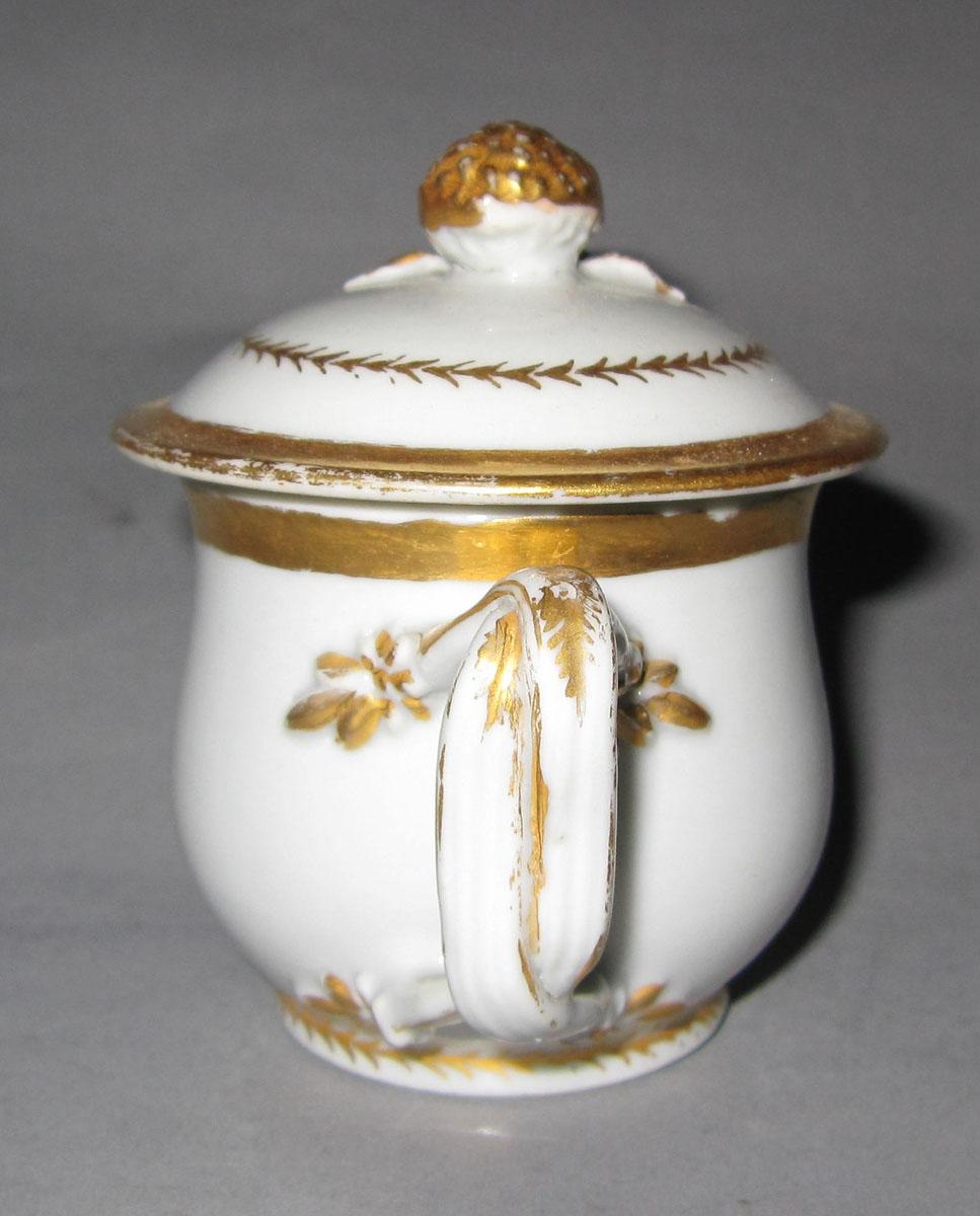 1990.0087.002 A,B Porcelain pot de creme handle