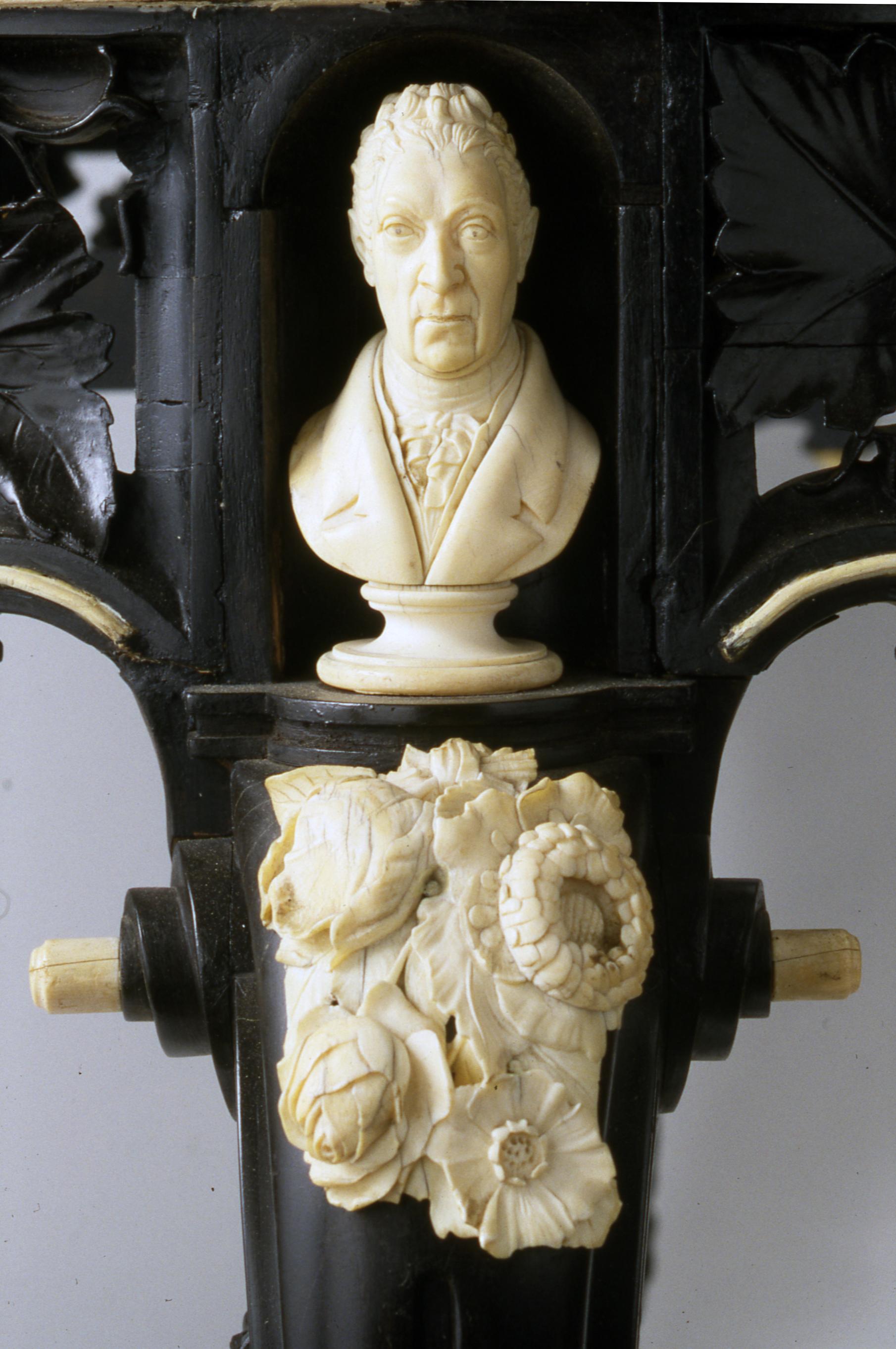 1990.0099 Table frame, detail