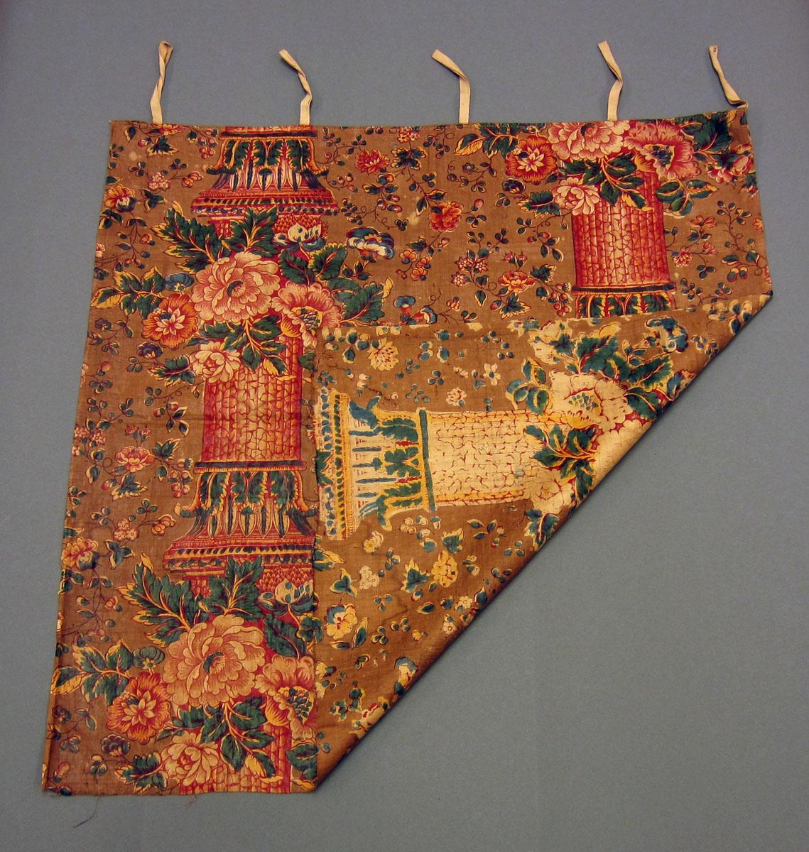 1958.0077.008 Textile, printed folded corner