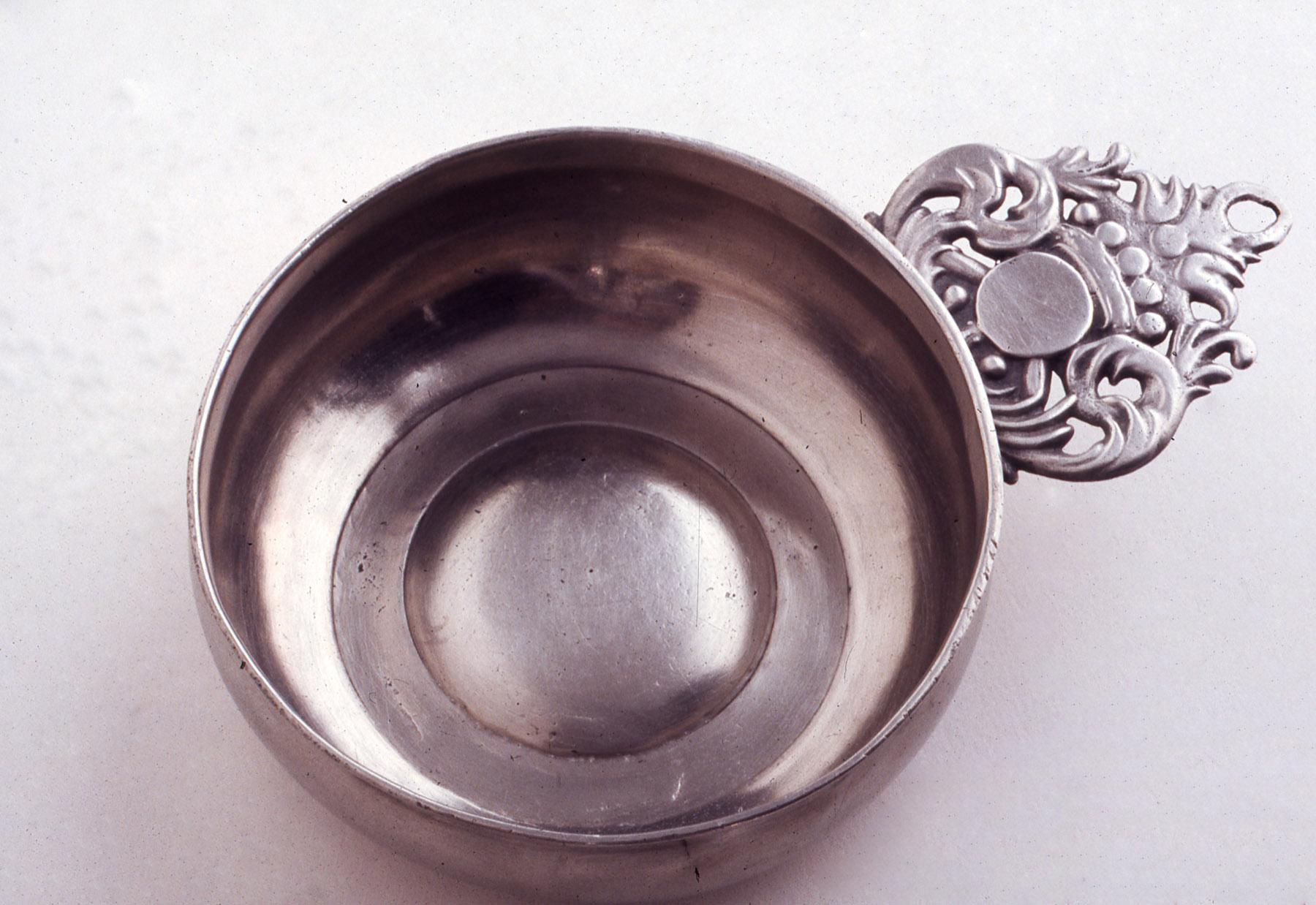 1958.0079 Pewter porringer (view 3)