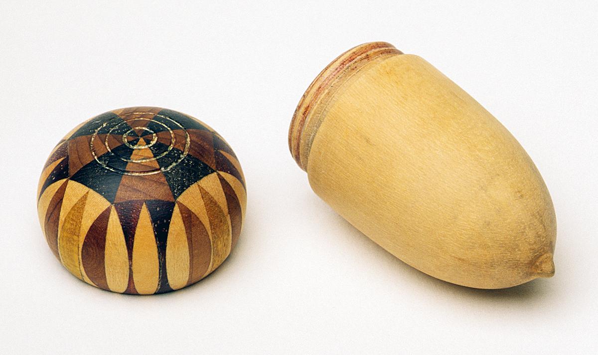 1991.0021 A, B Thimble Holder, View 3