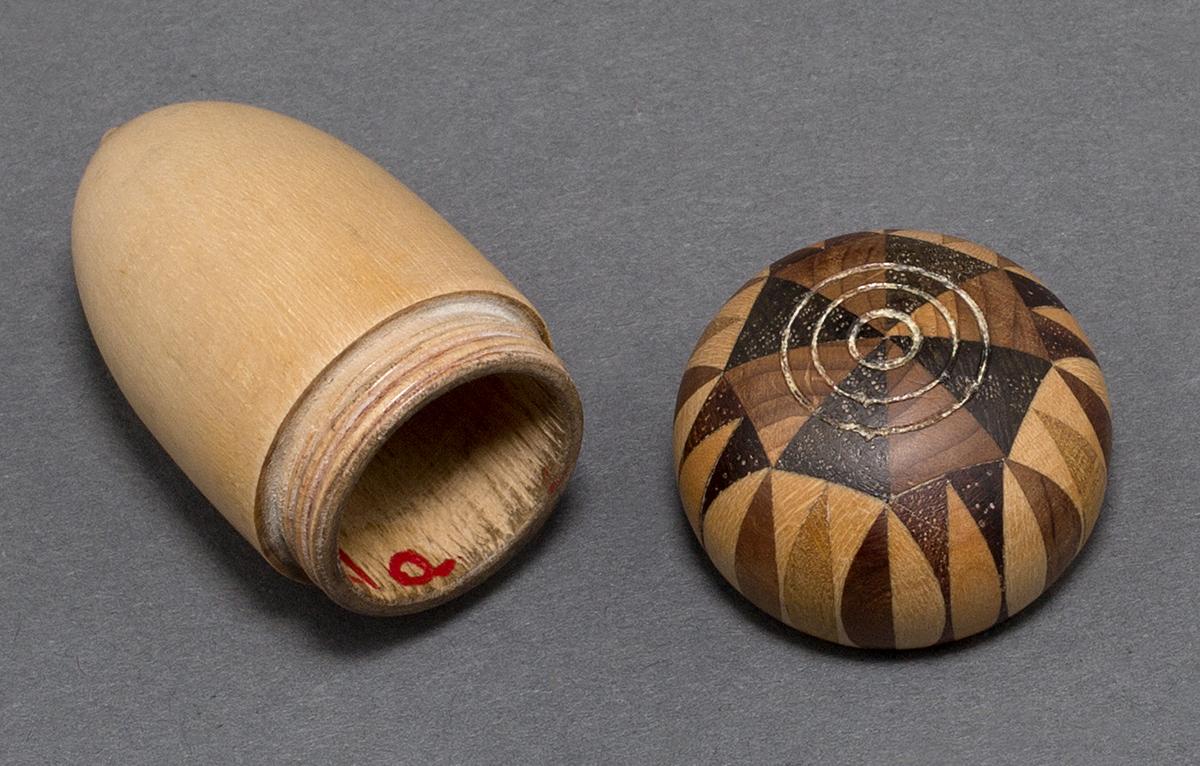 1991.0021 A,B Thimble Holder, View 2