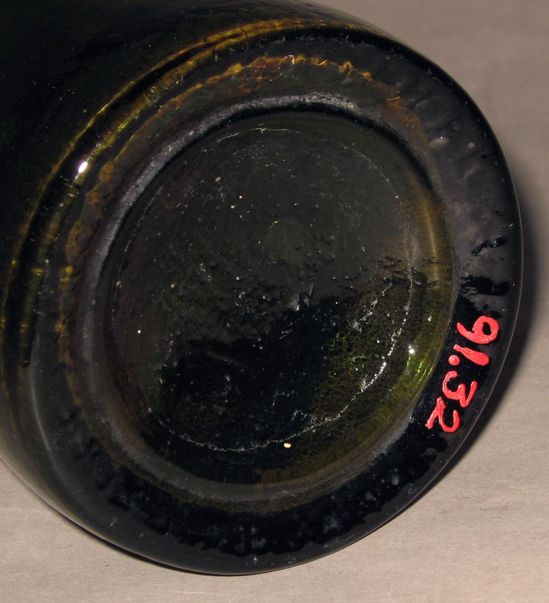 1991.0032 Ricketts wine bottle (underside)