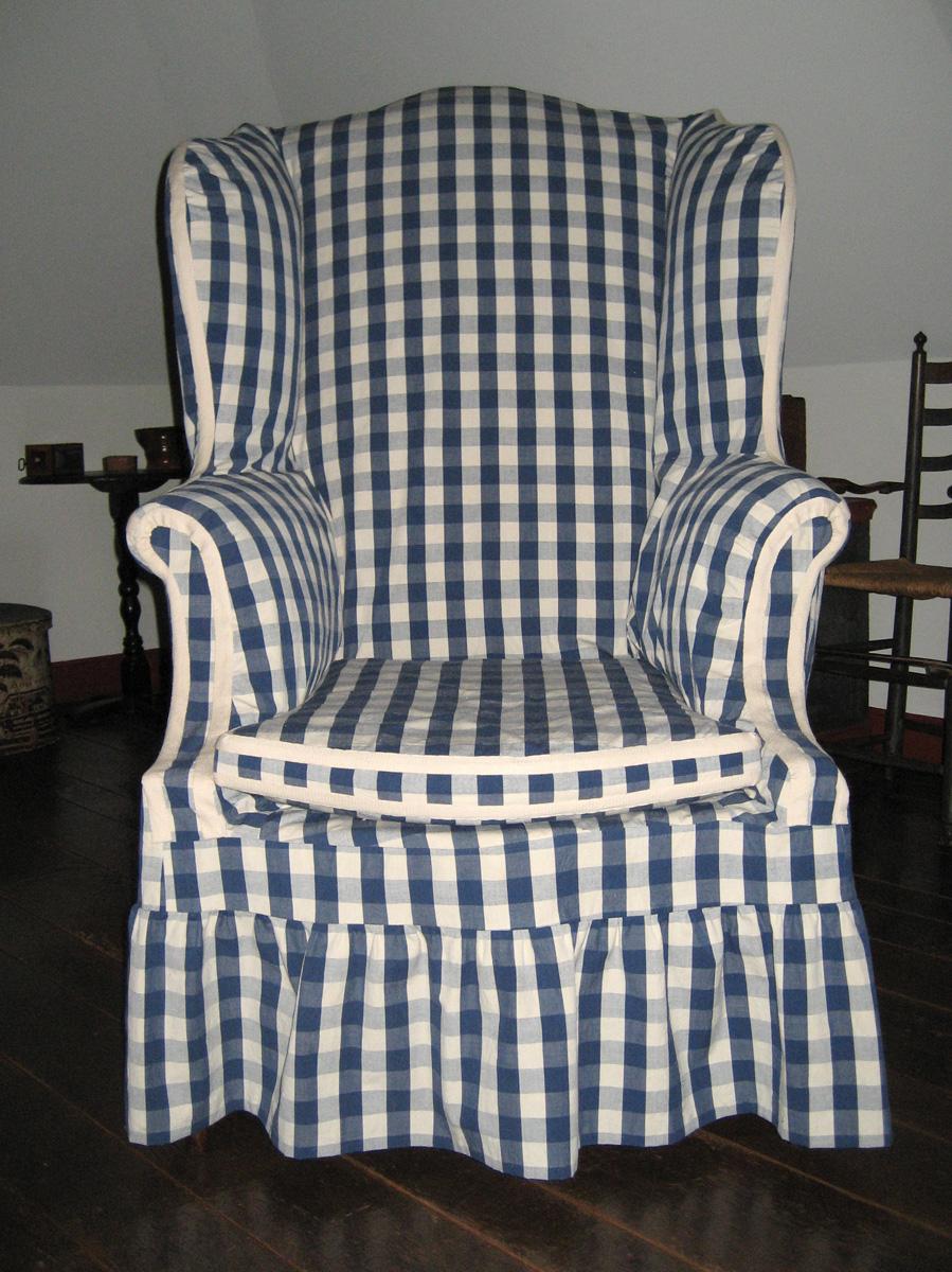 R2009.5007 slip cover on 1991.0037 Easy chair view 2