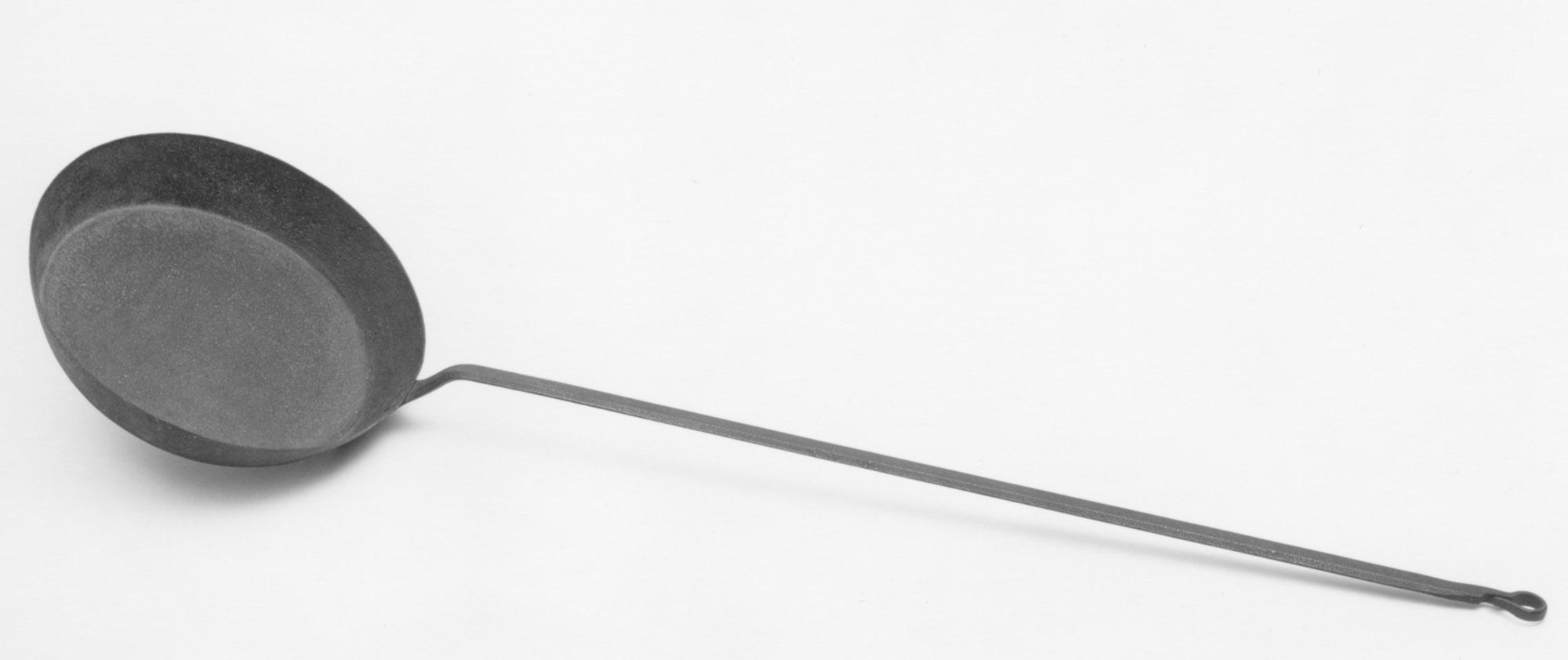 1991.0089 Fry pan (professional image)