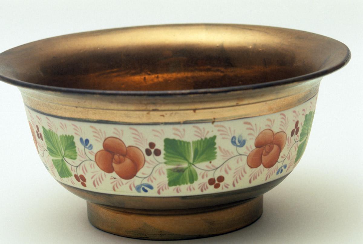 1992.0024.001 Lusterware bowl