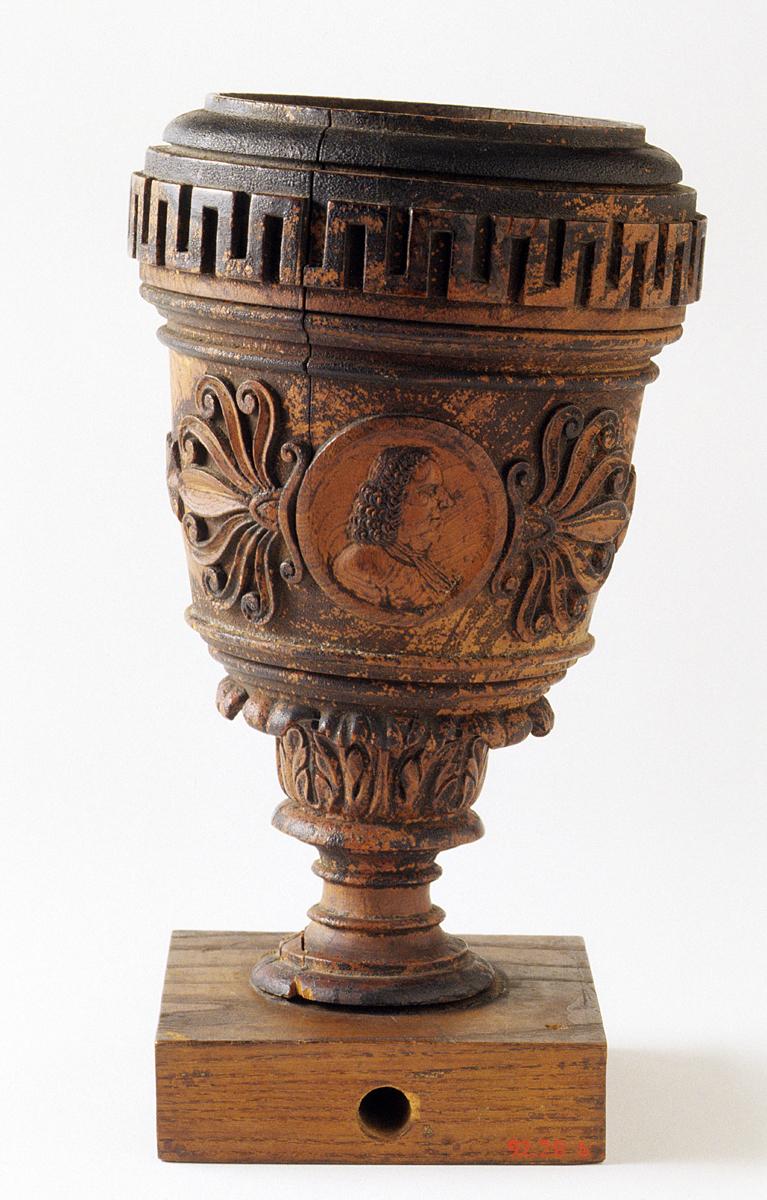 1992.0028 A, B Urn, View 2