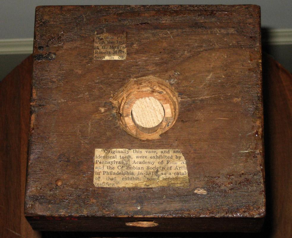 1992.0028 Urn underside