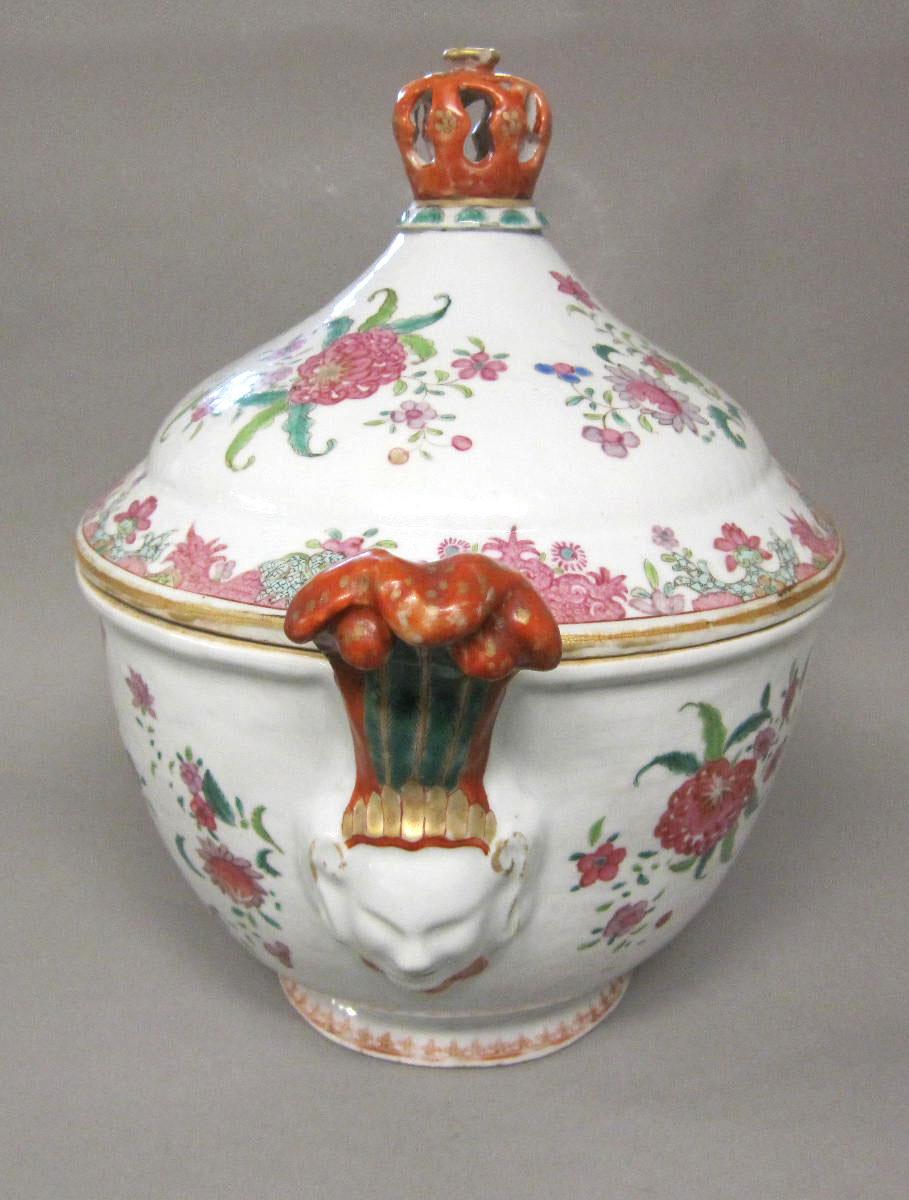 1992.0035 A,B Porcelain tureen handle