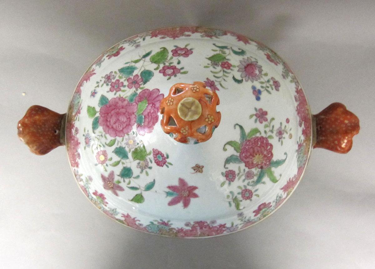 1992.0035 A,B Porcelain tureen top