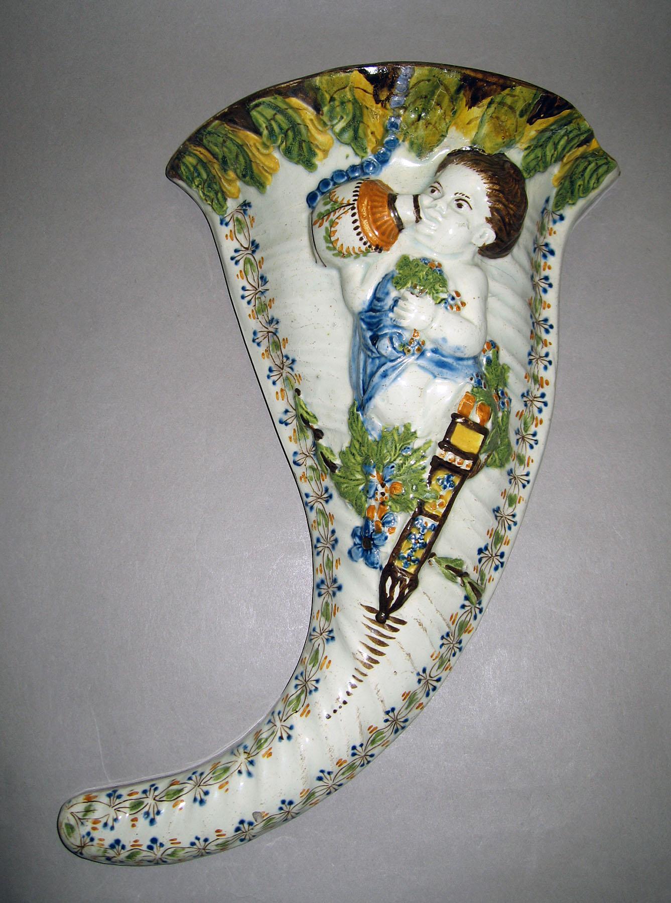1992.0039.002 Pearlware wall pocket