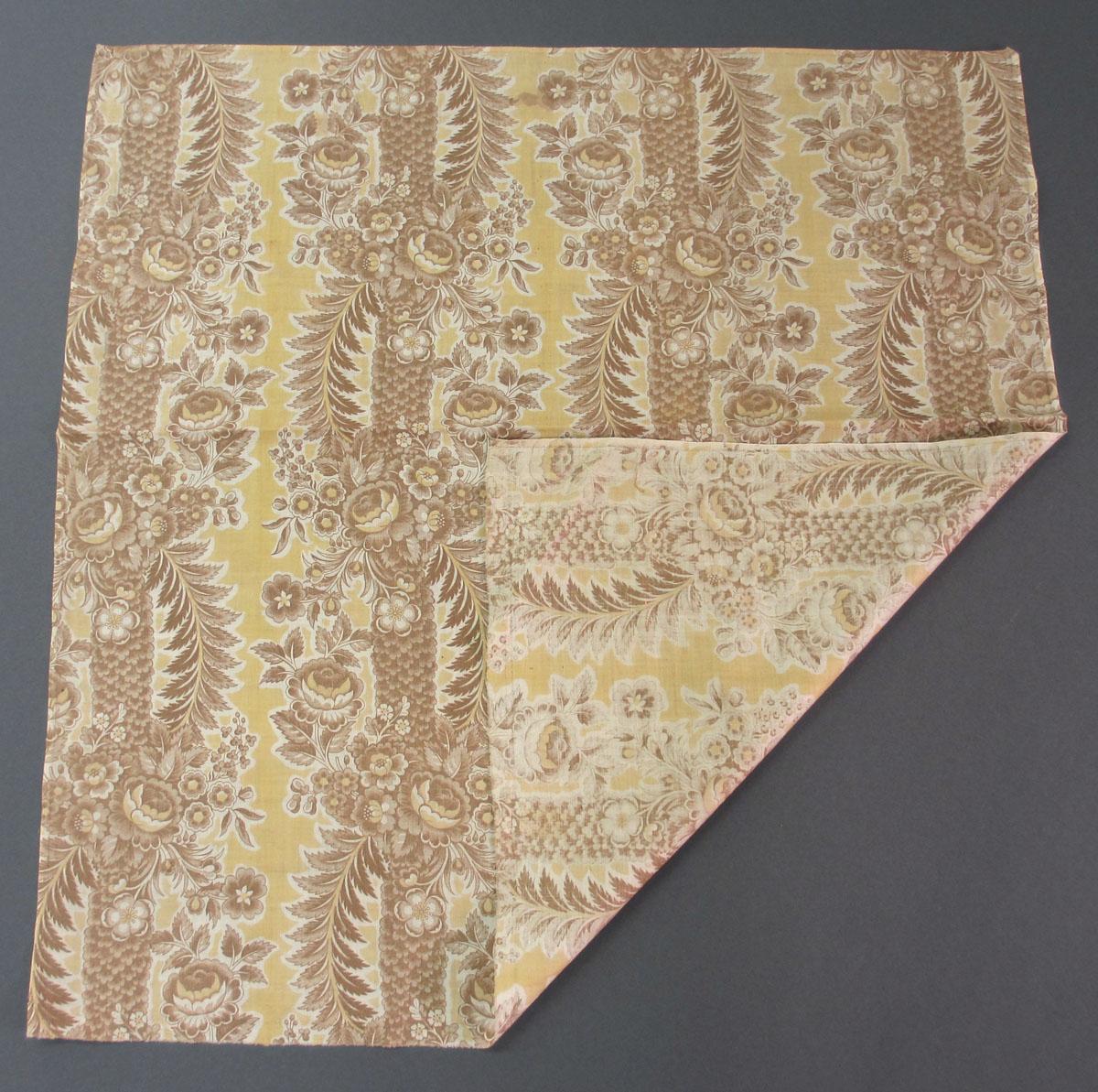 1958.0089.010.001 Textile, printed folded corner
