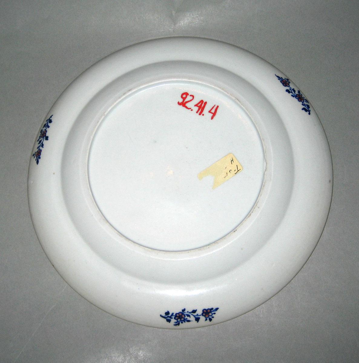 1992.0041.004 Porcelain plate underside
