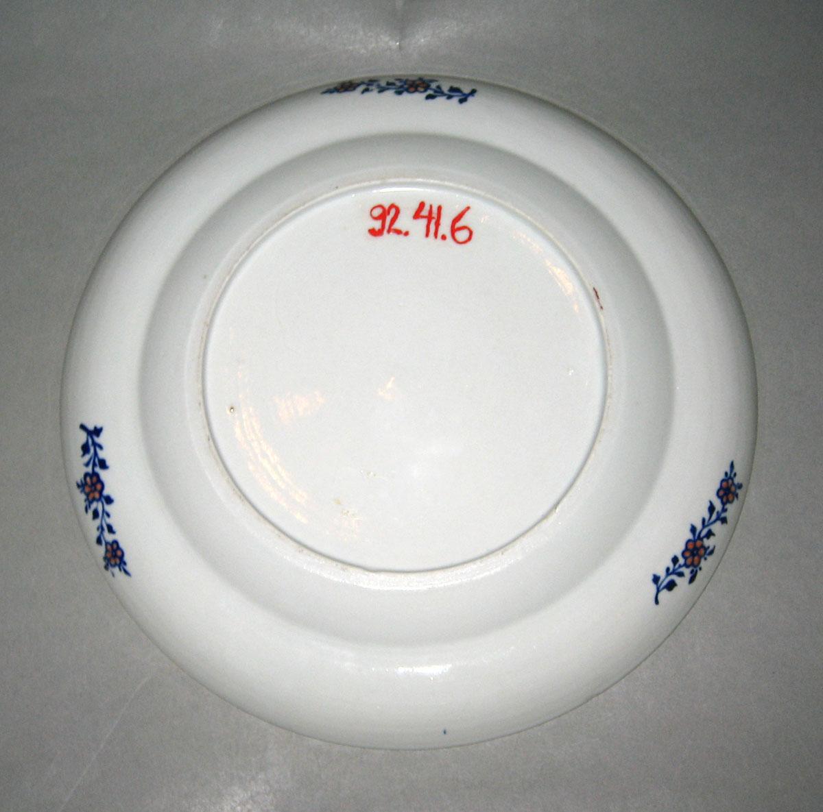 1992.0041.006 Porcelain plate underside