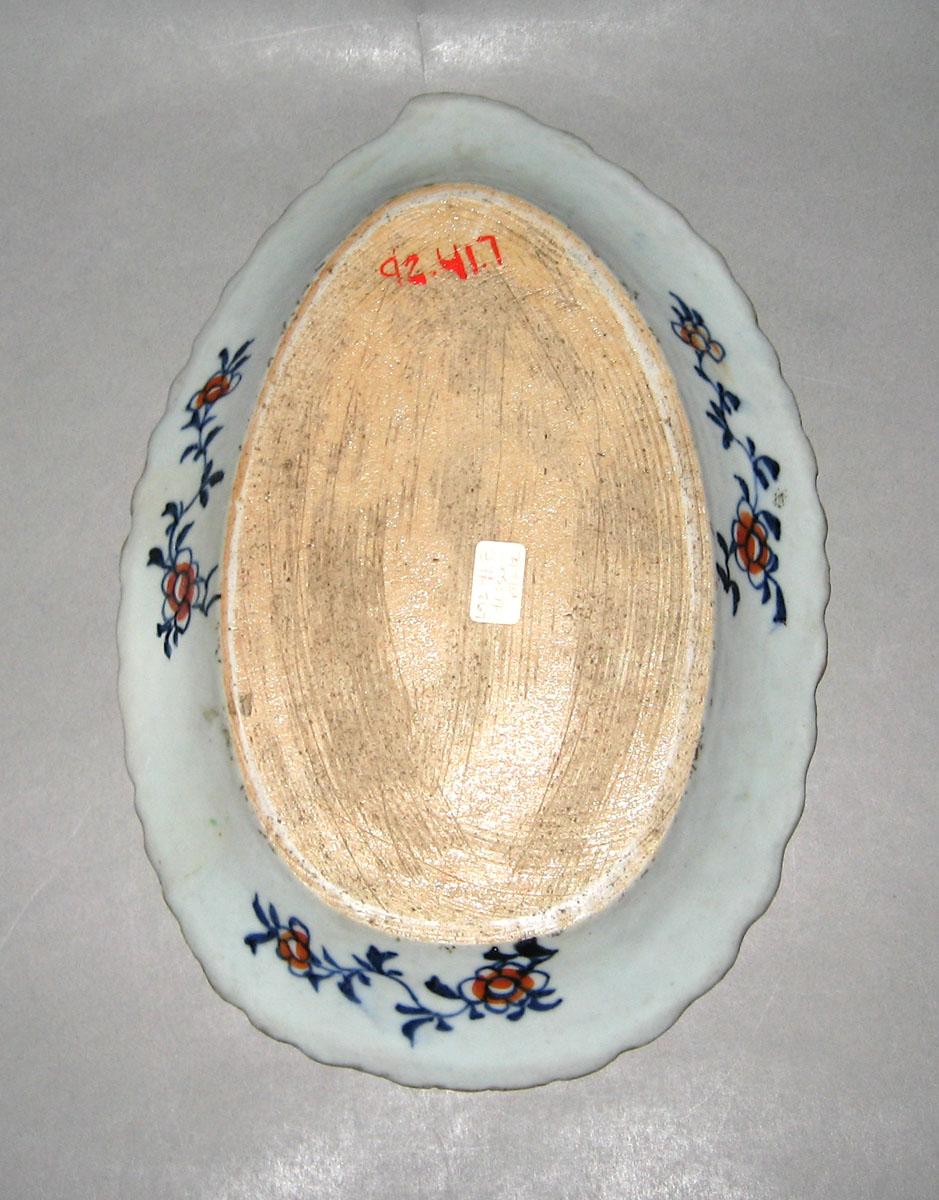 1992.0041.007 Porcelain leaf dish underside