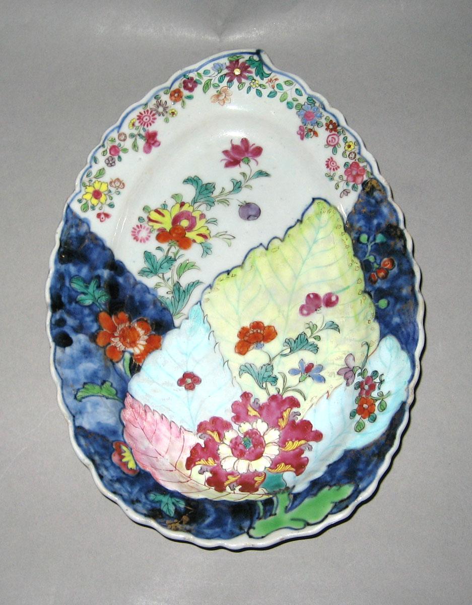 1992.0041.008 Porcelain leaf dish